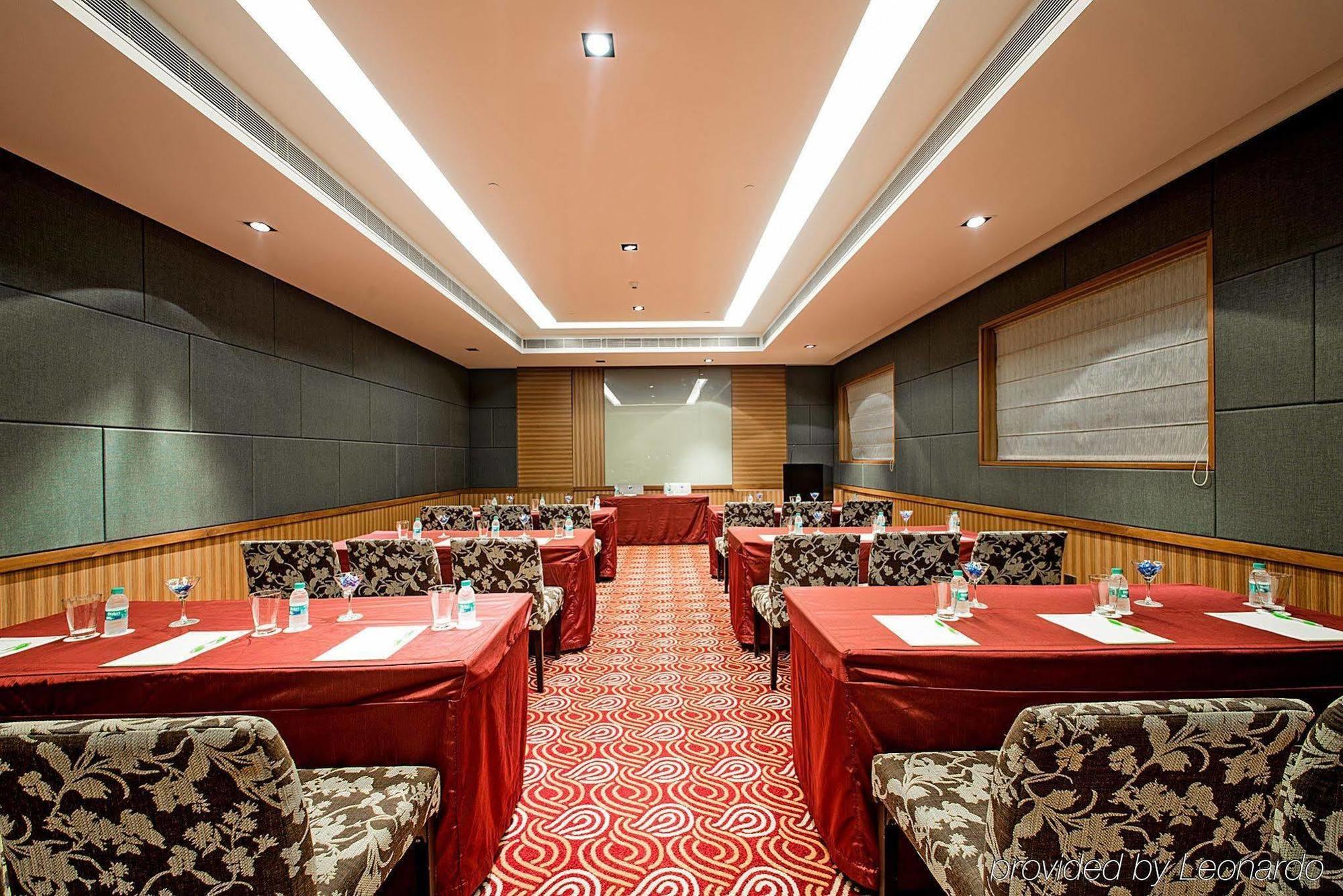 Hk Clarks Inn, Amritsar Exterior photo